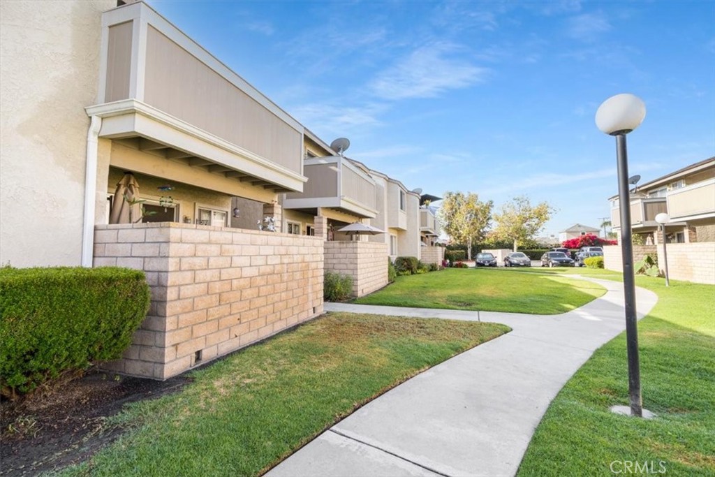 8561 La Salle 53