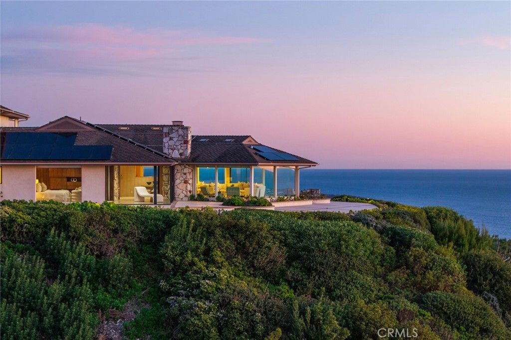 Photo of 100 Vista Del Sol, Laguna Beach, CA 92651 (MLS # LG25272209)