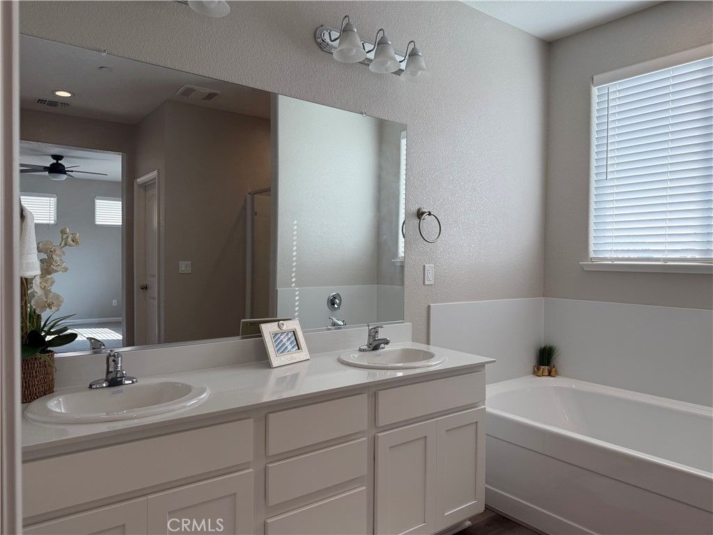 Photo of 826 Courtney Court, Merced, CA 95348 (MLS # MC26021451)