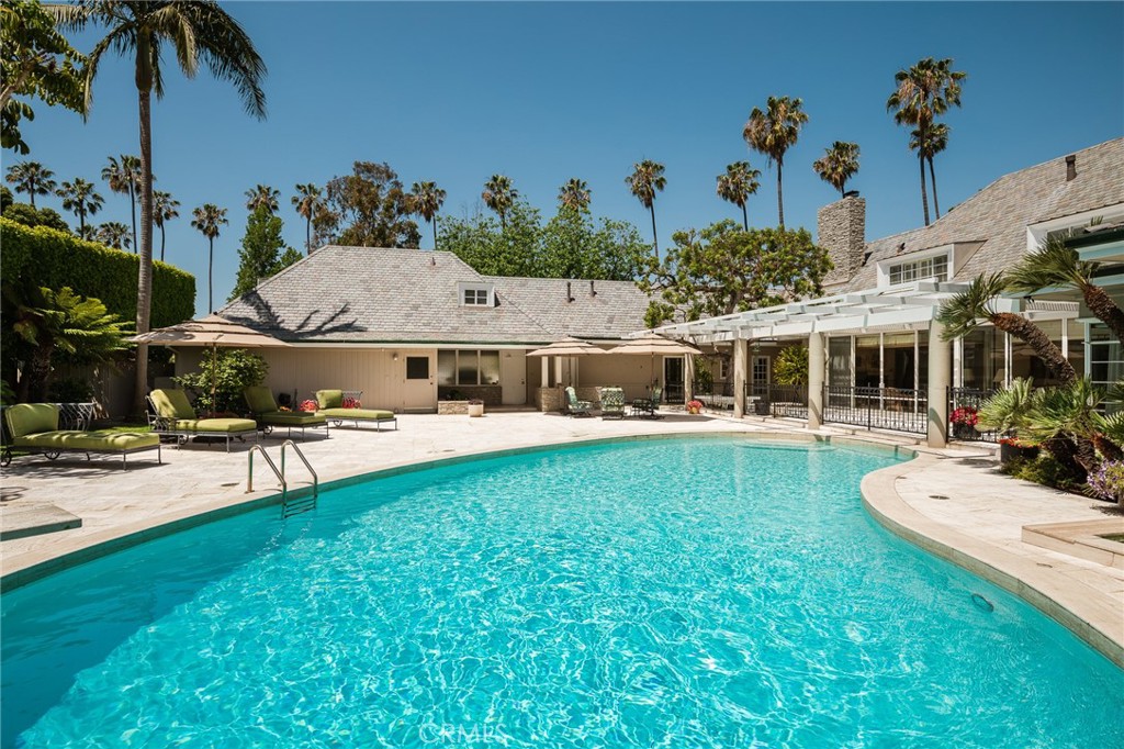 4294 Country Club Drive