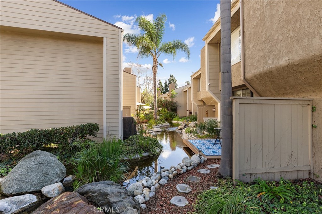5475 Twin Lakes Drive