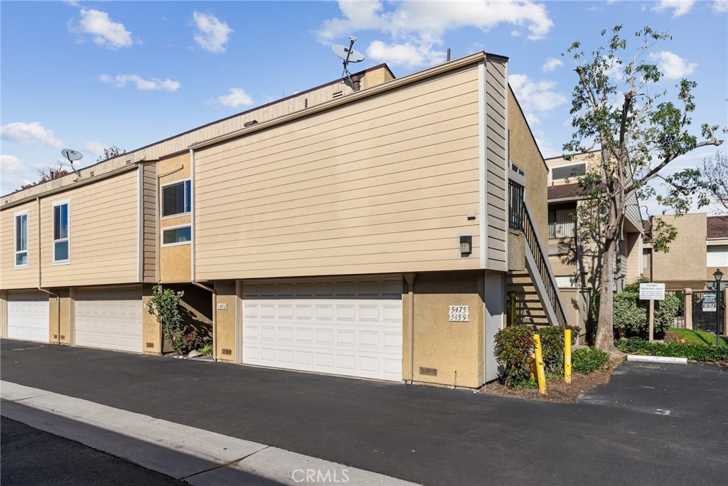 5475 Twin Lakes Drive