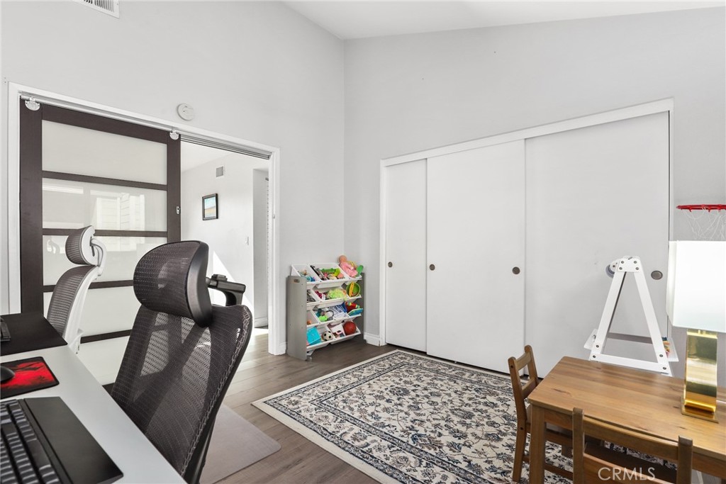 5475 Twin Lakes Drive