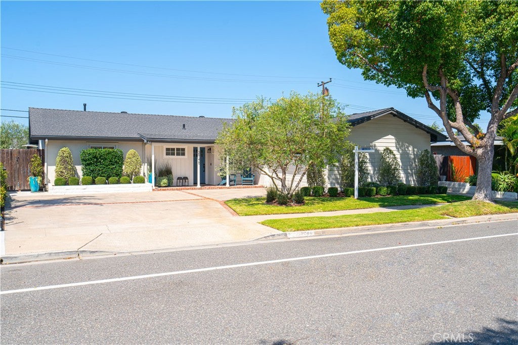 2745 Drake