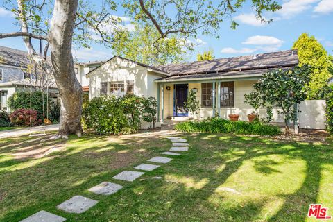 Photo of 2825 Washington Avenue, Santa Monica, CA 90403 (MLS # 26793309)