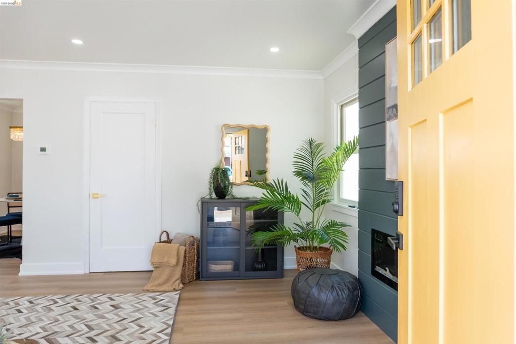 Photo of 2066 Encinal Ave, Alameda, CA 94501 (MLS # 41130796)