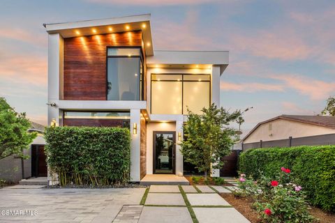Photo of 829 Flower Avenue, Venice, CA 90291 (MLS # 225004915) Photo of 829 Flower Avenue, Venice, CA 90291 (MLS # 225004915)
