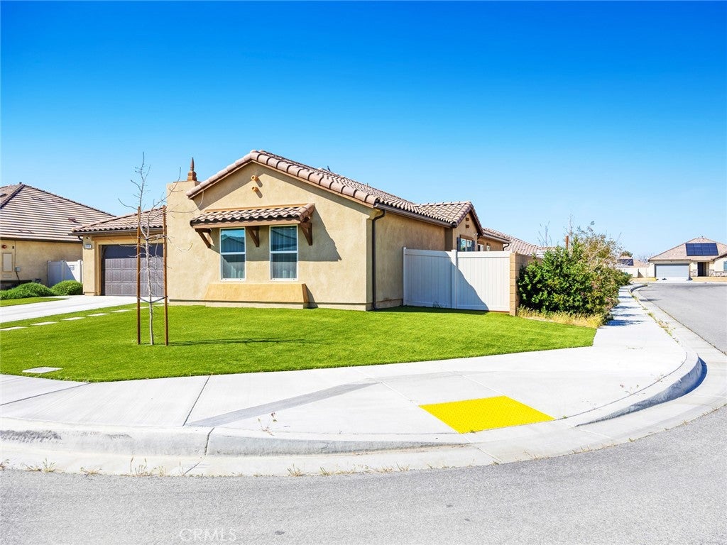 2113 E Donatello Street