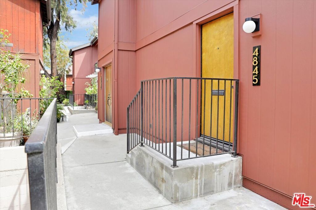 Photo of 4845 Maytime Lane, Culver City, CA 90230 (MLS # 25569499)
