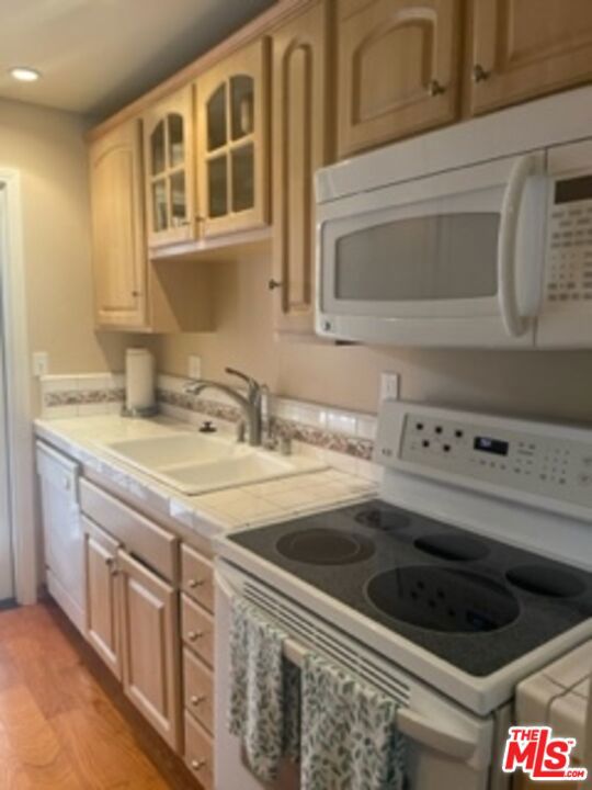 Great Price for this Gorgeous unit with two patios!! Bright and Sunny first floor, corner unit. There is only one common wall and this is a one story unit. Surrounded by windows, the living room has a greenbelt view and a private patio. Crown moulding and plantation shutters. Dining room is spacious and has a generous closet area for additional storage. The Master bedroom is very large with spacious closet and has access to a second patio that is also off the kitchen. There is a second bedroom and guest bath. Private side by side, inside laundry and Central Heat and Air. There are two parking spaces that are side by side with extra storage. Beautiful Lakeside Villas is a guard gated community. The complex has three swimming pools and a lake to enjoy. The beautiful serene grounds also include a Clubhouse, exercise room and playground. Close proximity to shopping center, restaurants and Culver City Schools. The Exterior has just been painted!