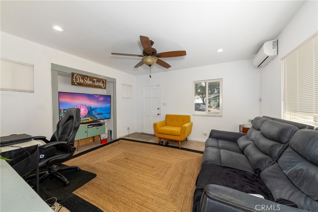 826 E Sunrise Boulevard
