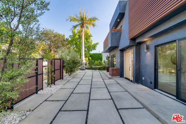 1833 Benecia Avenue
