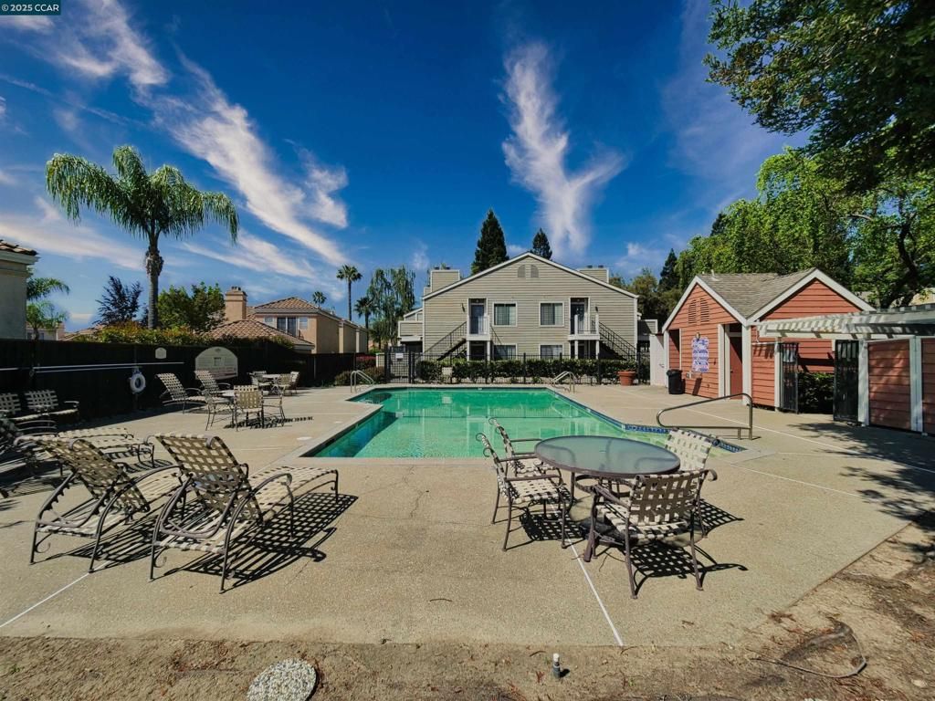 listing image 130726740125651253235