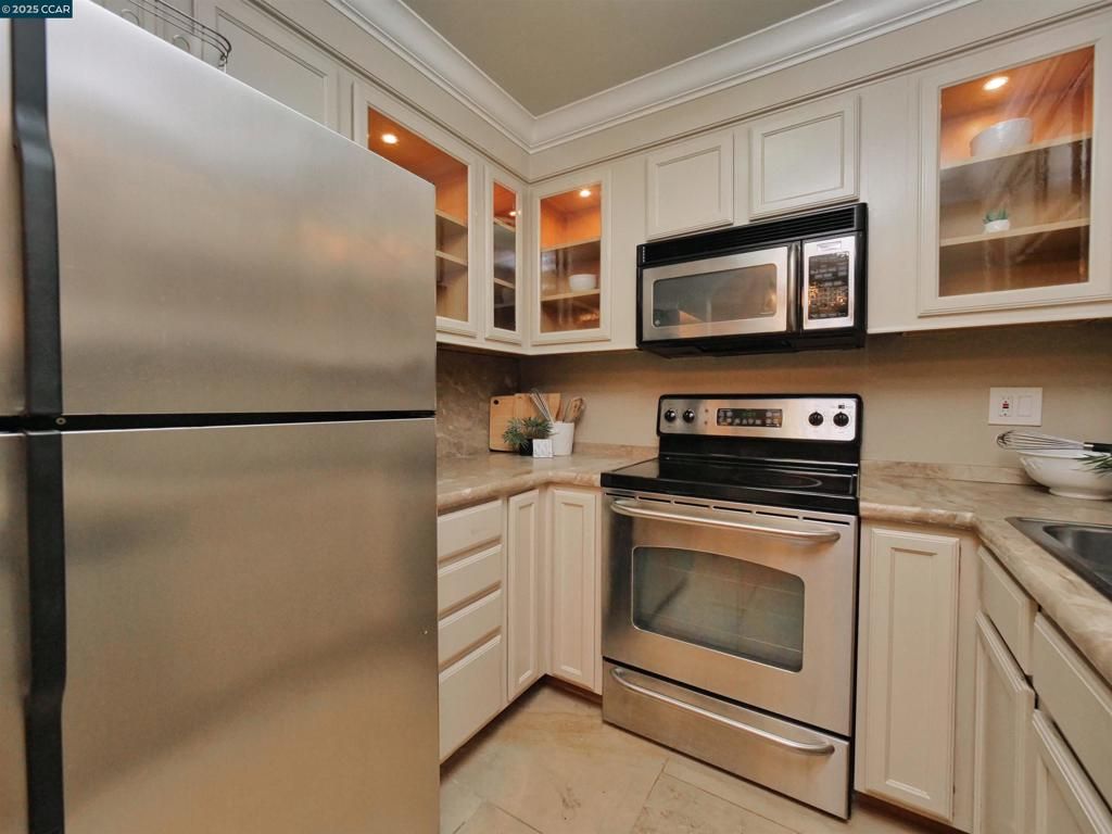 listing image 130722663713398913927