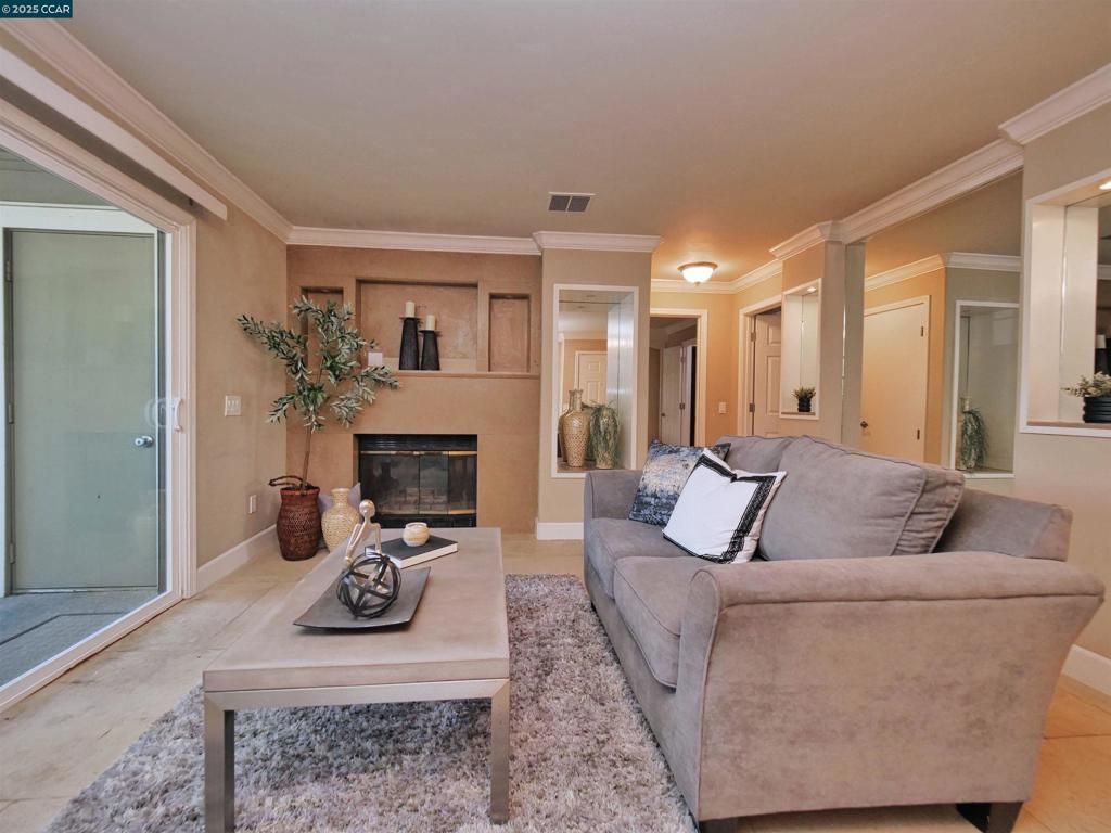 listing image 130722724613107547967