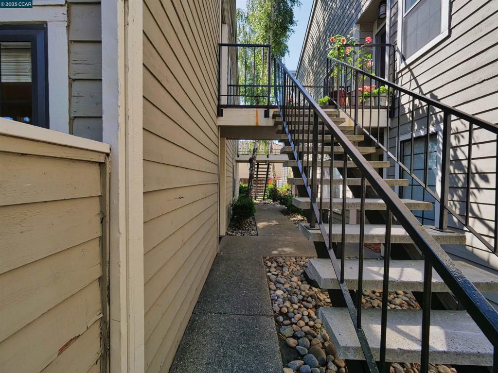 listing image 130728479194087461820