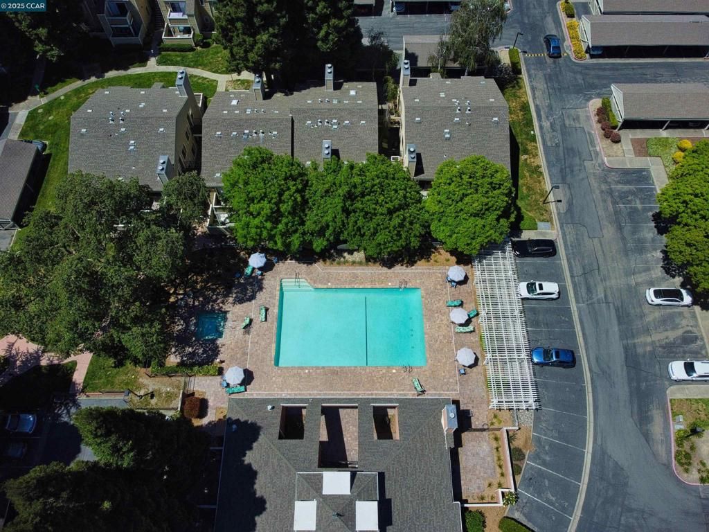 listing image 130721589279686485370