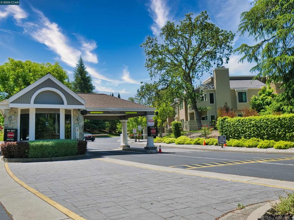 listing image 130721106808280874733