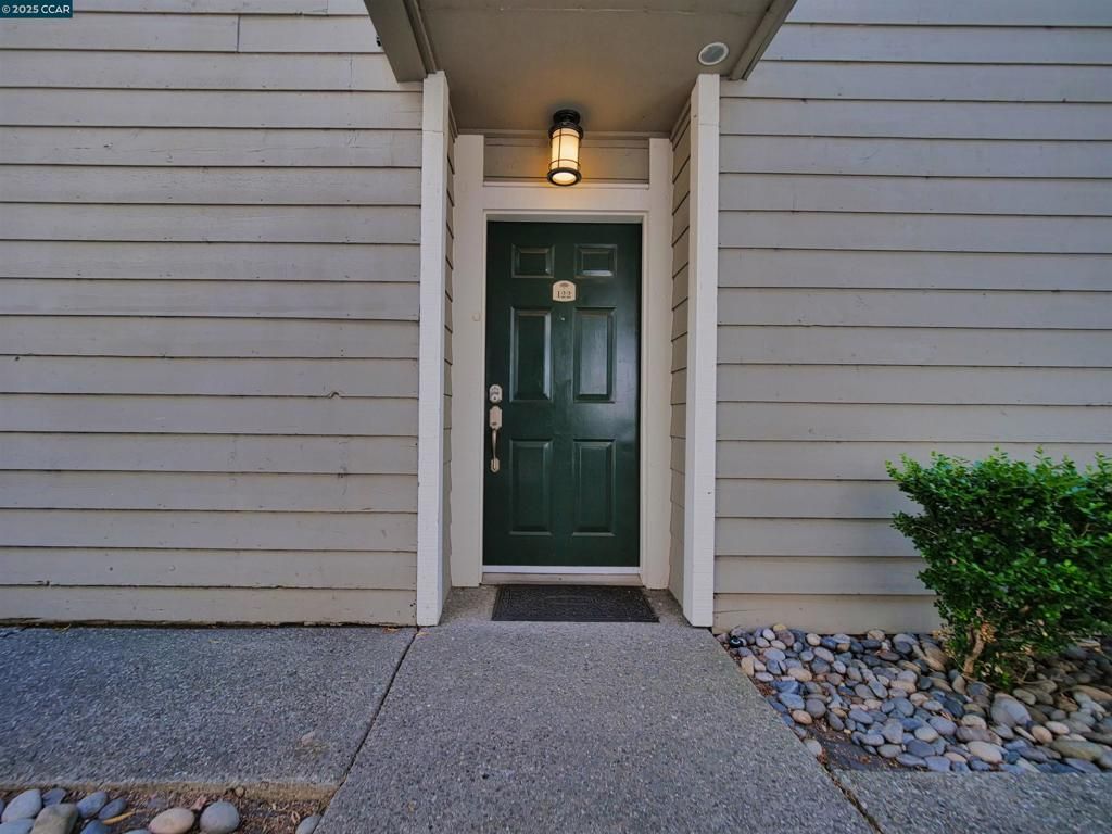 listing image 130729750768841755520