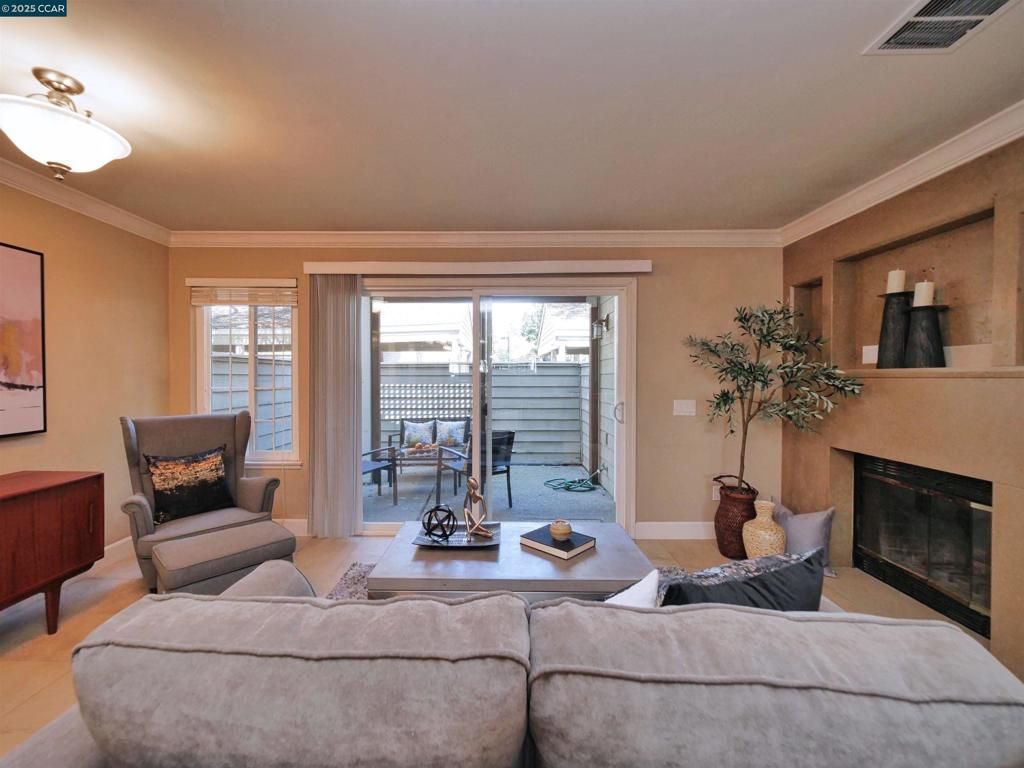 listing image 130724840304317812076