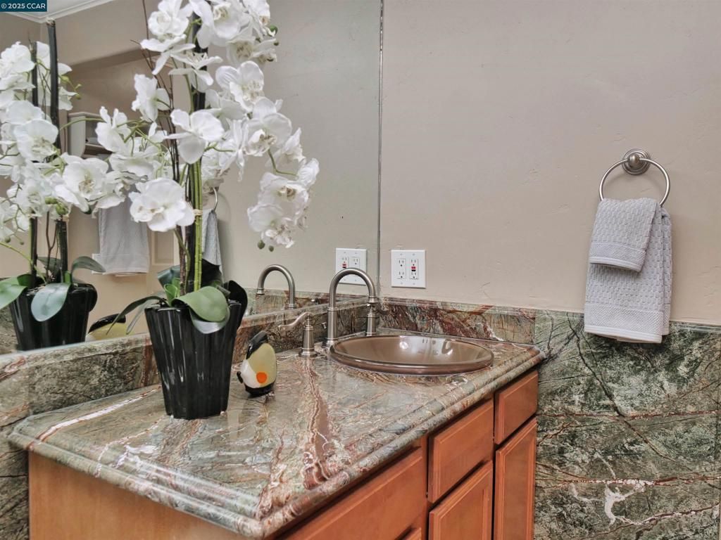 listing image 130727705371494261945