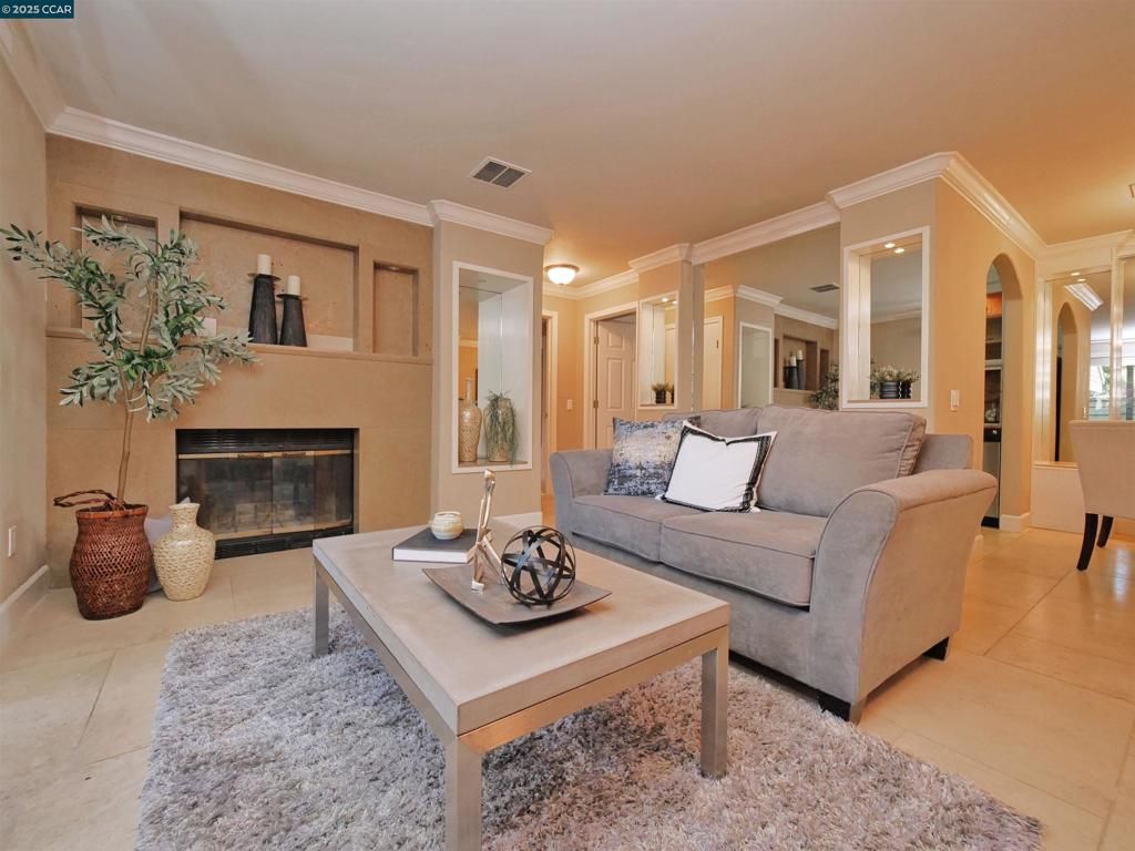 listing image 130722534824270920320