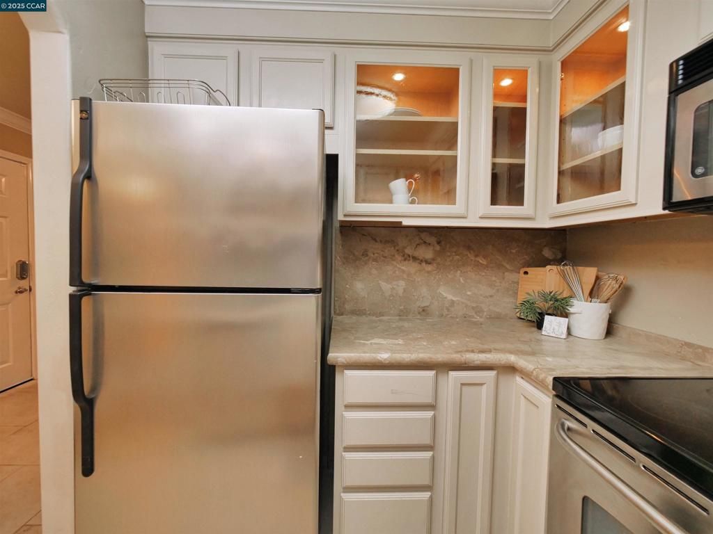 listing image 130725790031404766286