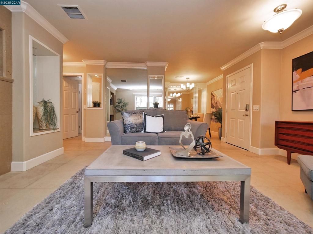 listing image 130722224566353635988