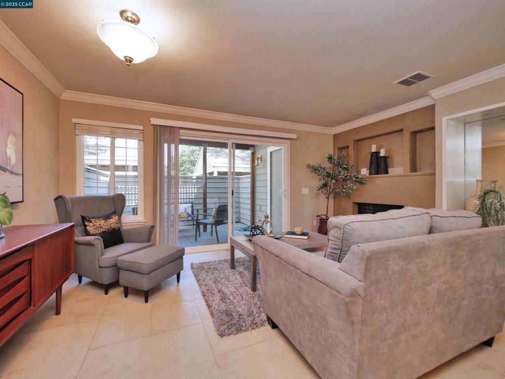 listing image 130724535293770076827