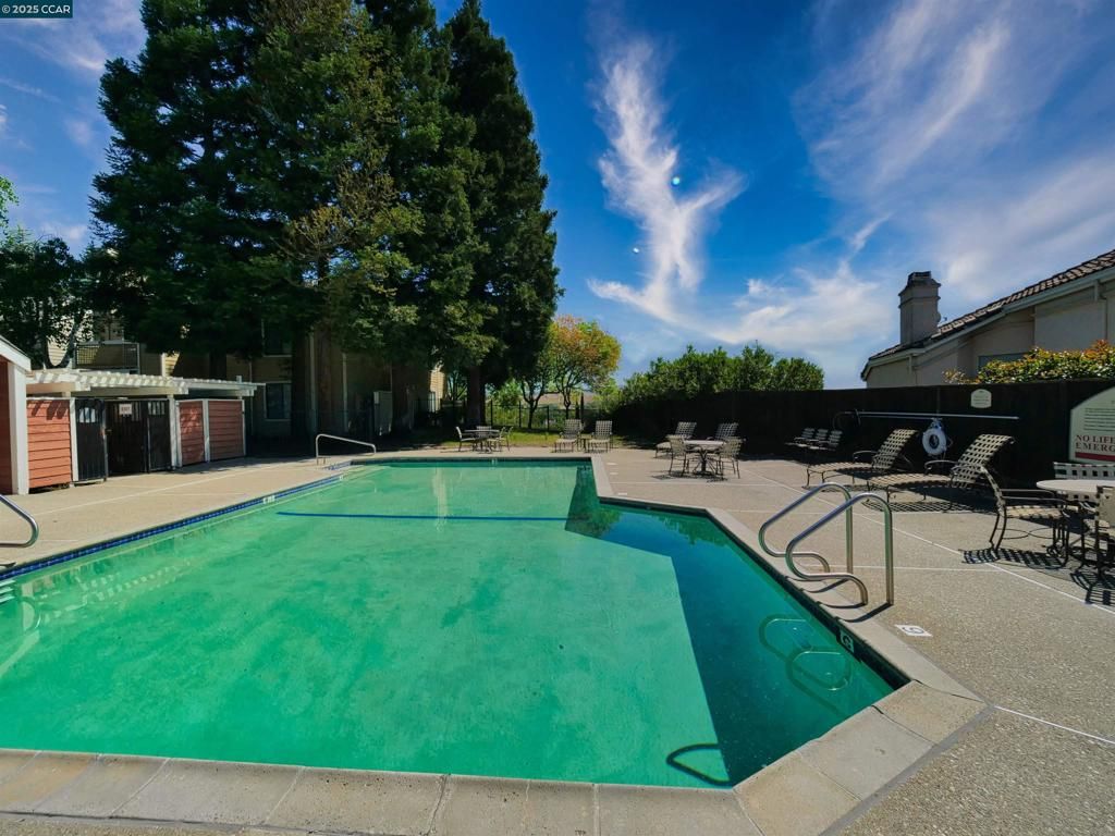 listing image 130729282268659676978