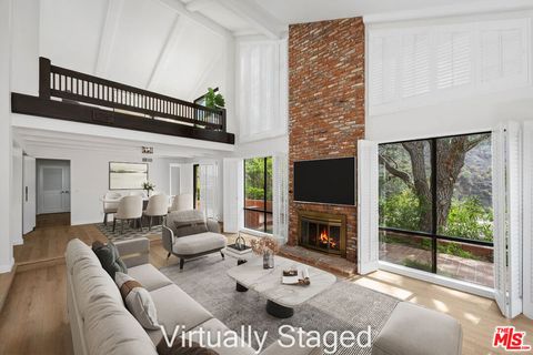Photo of 1317 Avenida De Cortez, Pacific Palisades, CA 90272 (MLS # 25583673) Photo of 1317 Avenida De Cortez, Pacific Palisades, CA 90272 (MLS # 25583673)
