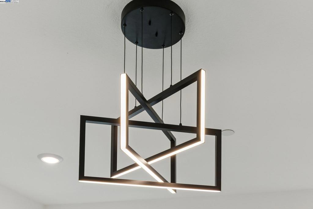JACKSON TRIANGLE - Residential