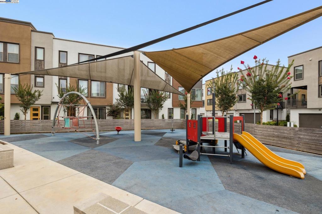 JACKSON TRIANGLE - Residential
