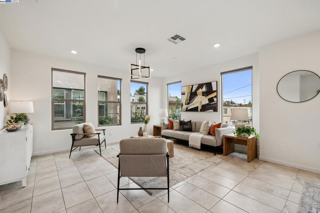 JACKSON TRIANGLE - Residential