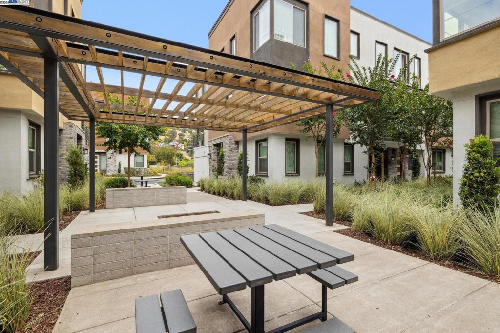 JACKSON TRIANGLE - Residential