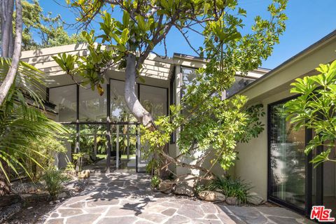 Photo of 30611 Las Estrellas Drive, Malibu, CA 90265 (MLS # 25598069)