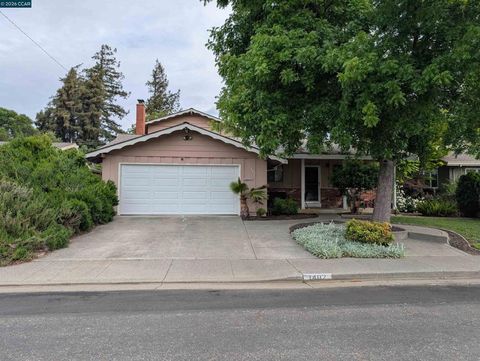 Photo of 1402 Canterbury Dr Dr, Fairfield, CA 94533 (MLS # 41130100)