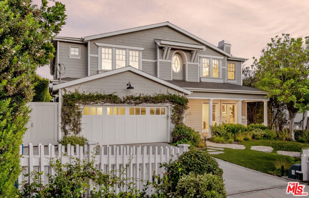 Photo of 1014 El Medio Avenue, Los Angeles, CA 90272 (MLS # 26988339)