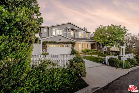 Photo of 1014 El Medio Avenue, Los Angeles, CA 90272 (MLS # 26988339)