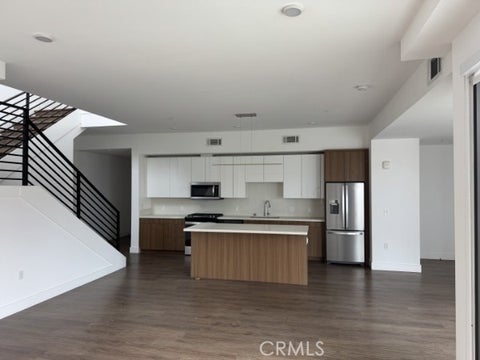 Photo of 709 E. Walnut Street #517, Pasadena, CA 91101 (MLS # TR26229157)
