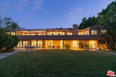 Photo of 407 Robert Lane, Beverly Hills, CA 90210 (MLS # 26673247)