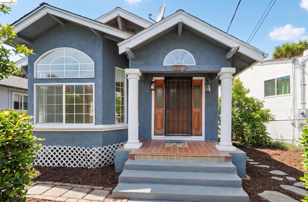 5081 Congress Ave