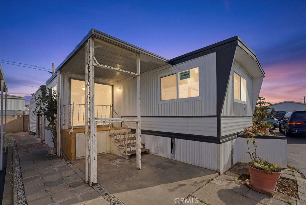 1660 Whittier 29
