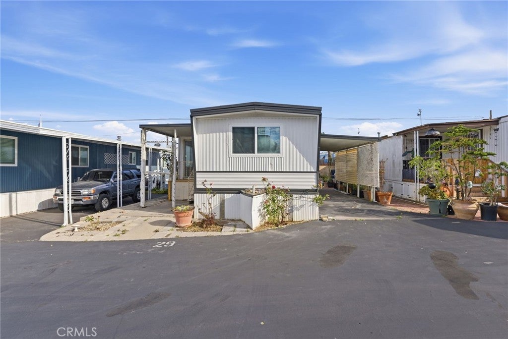 1660 Whittier 29