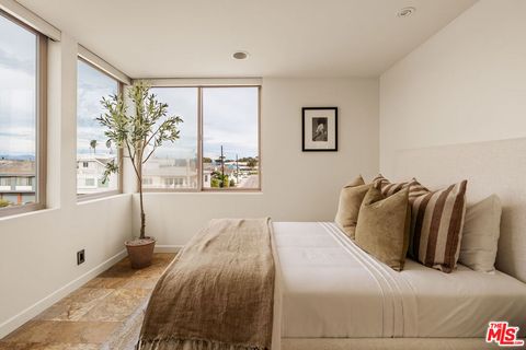 Tiny photo for 1825 Ocean Drive, Oxnard, CA 93035 (MLS # 26634609)