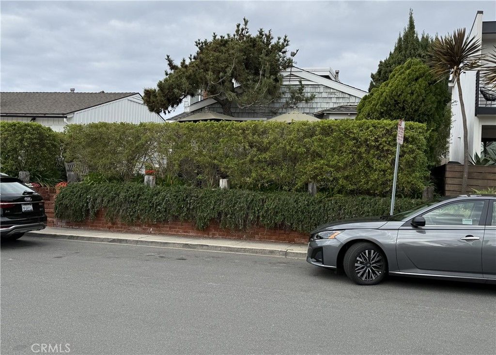 Photo of 266 Grandview St, Laguna Beach, CA 92651 (MLS # OC26071014)