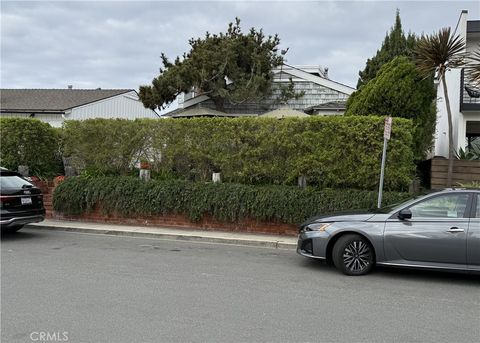 Photo of 266 Grandview St, Laguna Beach, CA 92651 (MLS # OC26071014)