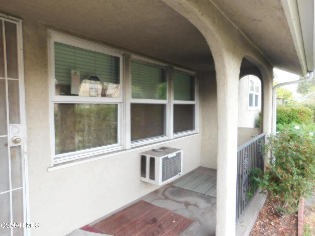 6213 Whitsett Avenue