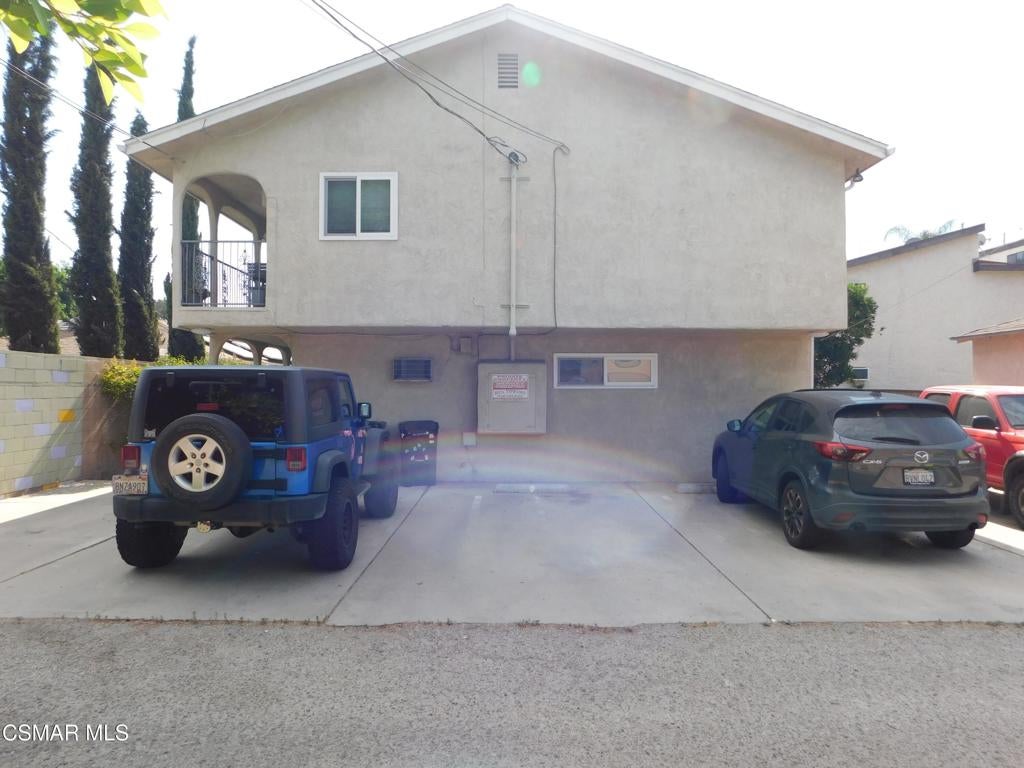 6213 Whitsett Avenue