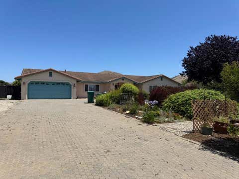 Photo of 21123 Valle San Juan Drive, Salinas, CA 93907 (MLS # ML82047353)